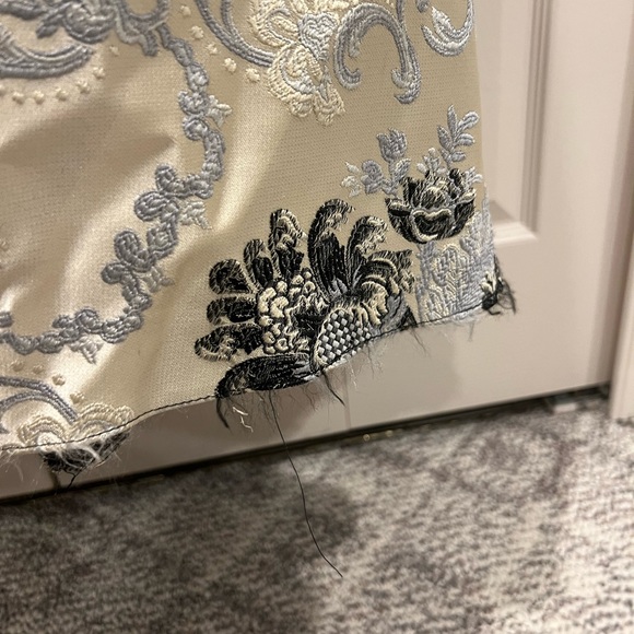 Gown - Picture 5 of 10